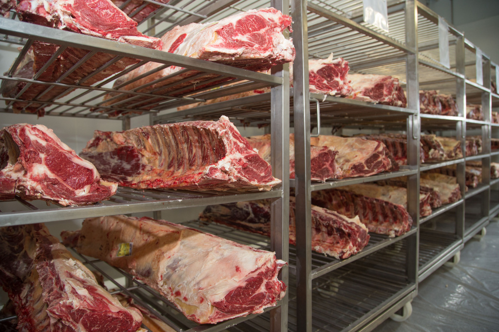 Carnes nas prateleiras Coronavírus: Escassez de carne atingirá o pico em breve, alertam especialistas