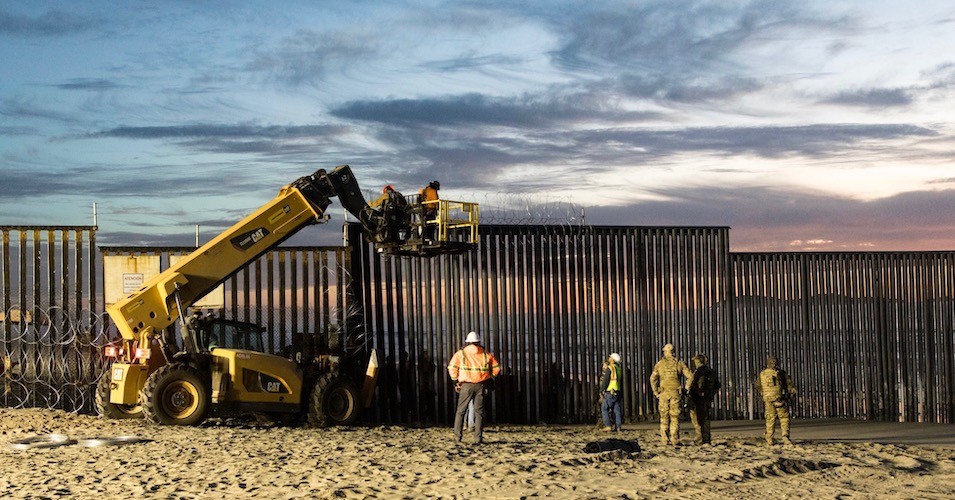 Muro na fronteira Democratas querem que Trump pare de construir muro na fronteira durante epidemia