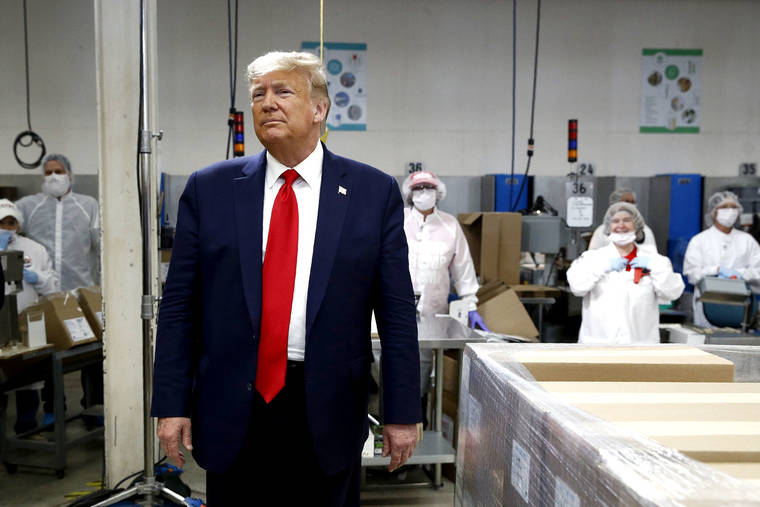 Donald Trump Fábrica jogará no lixo cotonetes estocados durante visita de Trump